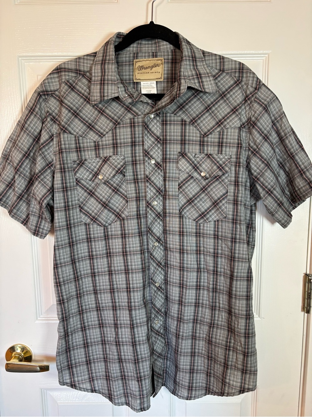 Wrangler Western Short Sleeve Plaid Pearl  Button-Down Shirt Gray w/Red Accents